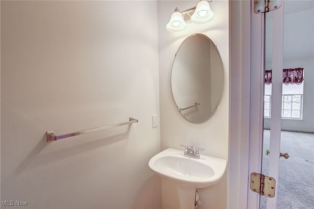 6308 Richmond Road, Oakwood Village, OH 44146