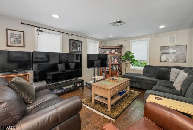 41 E Crescent Ave, Mahwah Twp., NJ 07430