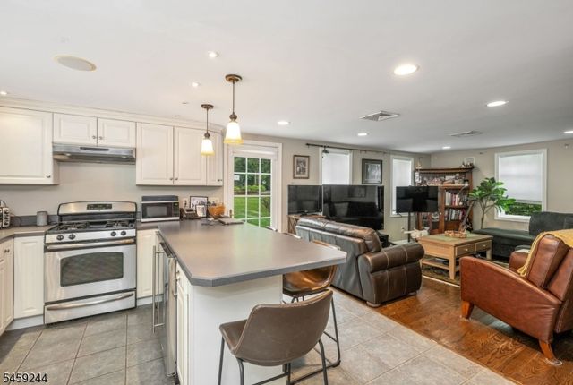 41 E Crescent Ave, Mahwah Twp., NJ 07430