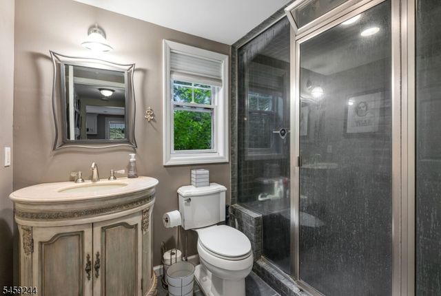 41 E Crescent Ave, Mahwah Twp., NJ 07430