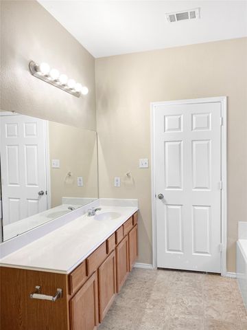 7221 Lindentree Lane, Fort Worth, TX 76137