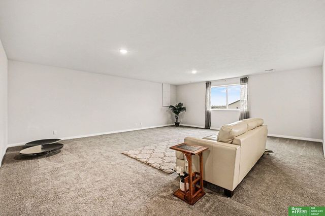 6420 N 168th Avenue, Omaha, NE 68116