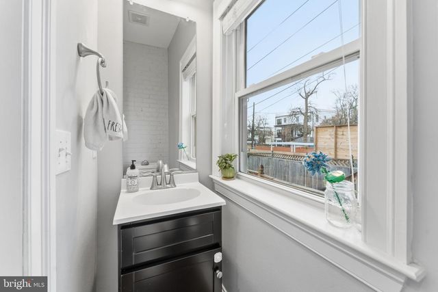 424 SHEPHERD ST NW, Washington, DC 20011