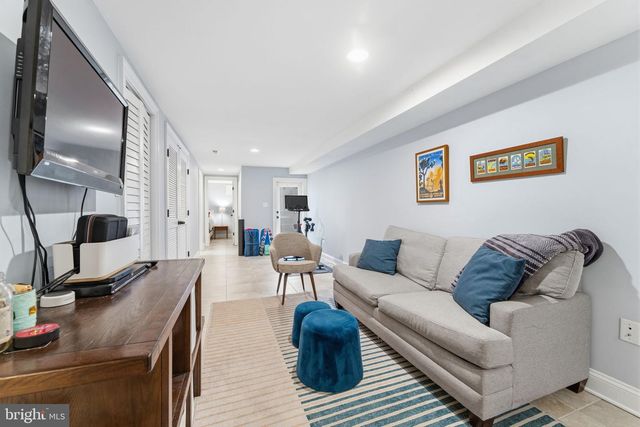 424 SHEPHERD ST NW, Washington, DC 20011