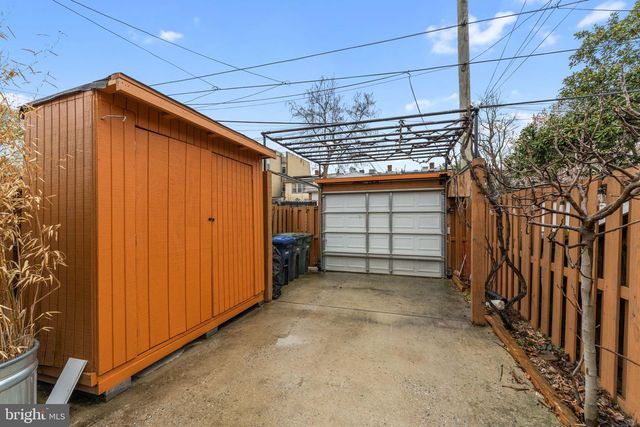 424 SHEPHERD ST NW, Washington, DC 20011