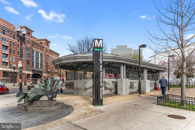 424 SHEPHERD ST NW, Washington, DC 20011