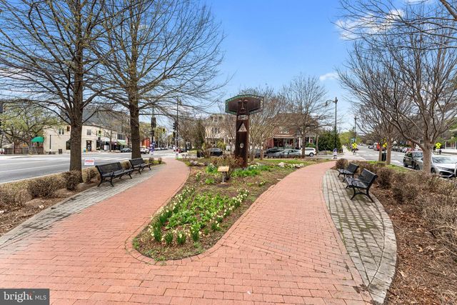 424 SHEPHERD ST NW, Washington, DC 20011