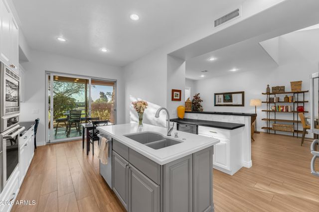 15240 N Clubgate Drive -- 129, Scottsdale, AZ 85254