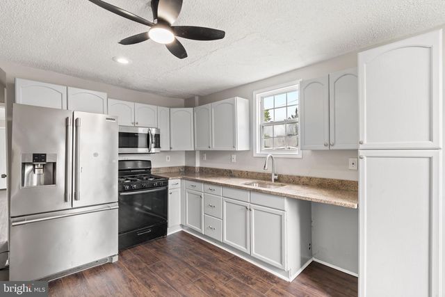 16 RICHARDSON AVE, Linwood, PA 19061