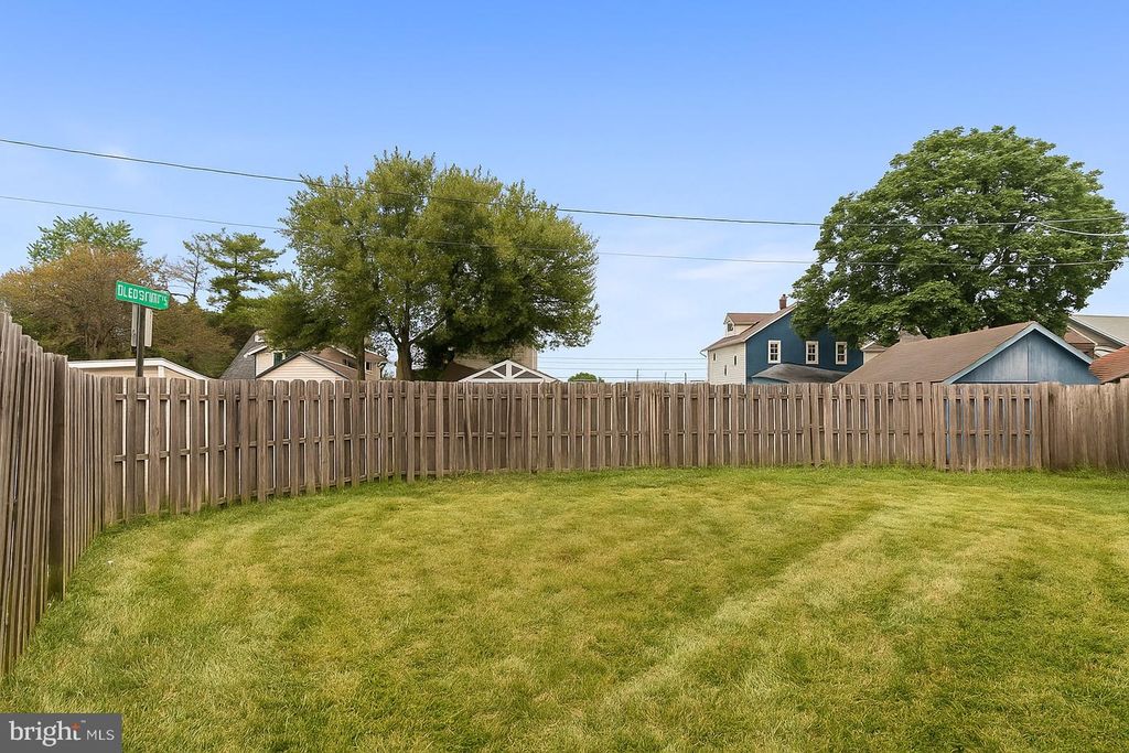 16 RICHARDSON AVE, Linwood, PA 19061