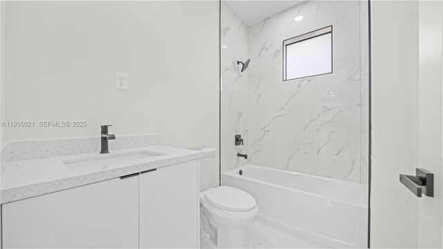 1121 CROCUS ST E, Lehigh Acres, FL 33974