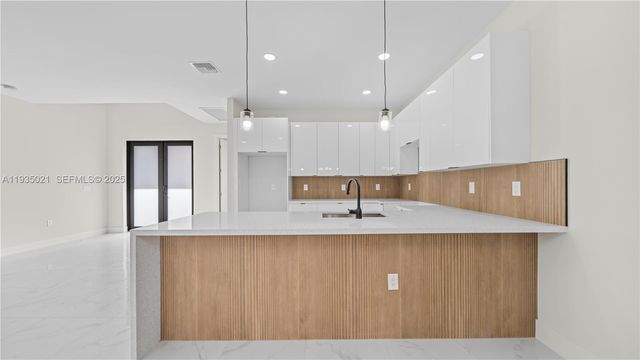 1121 CROCUS ST E, Lehigh Acres, FL 33974