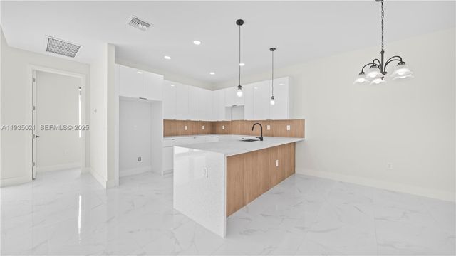 1121 CROCUS ST E, Lehigh Acres, FL 33974