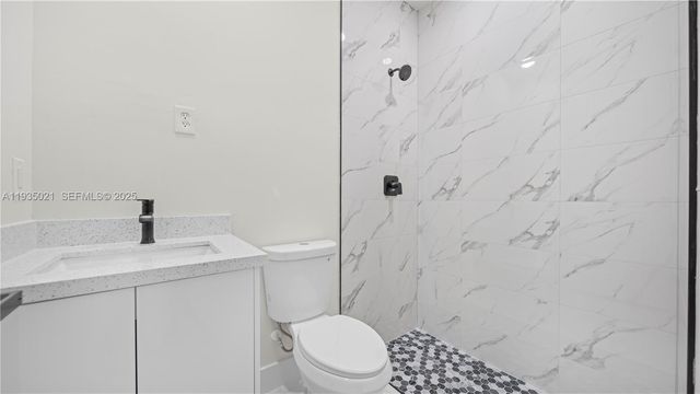 1121 CROCUS ST E, Lehigh Acres, FL 33974