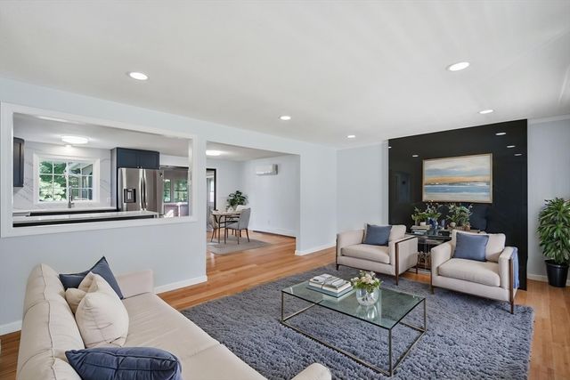 38 Green Meadow Ln, West Springfield, MA 01089