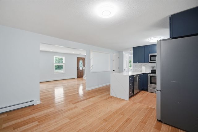 38 Green Meadow Ln, West Springfield, MA 01089