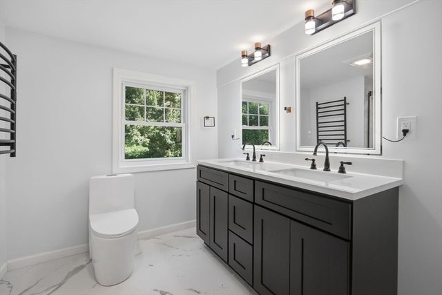 38 Green Meadow Ln, West Springfield, MA 01089