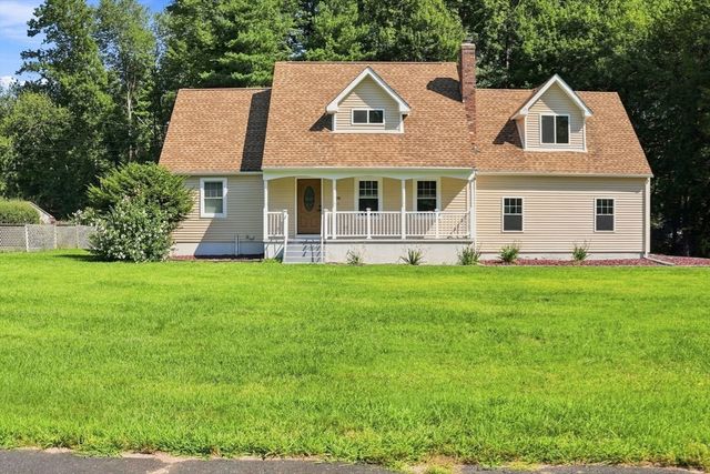 38 Green Meadow Ln, West Springfield, MA 01089
