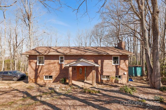 33 Milburn Lane, Hendersonville, NC 28792