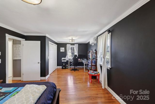 33 Milburn Lane, Hendersonville, NC 28792