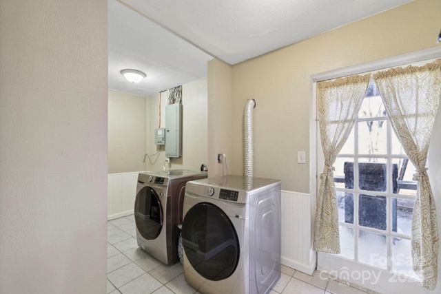 33 Milburn Lane, Hendersonville, NC 28792
