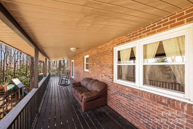 33 Milburn Lane, Hendersonville, NC 28792