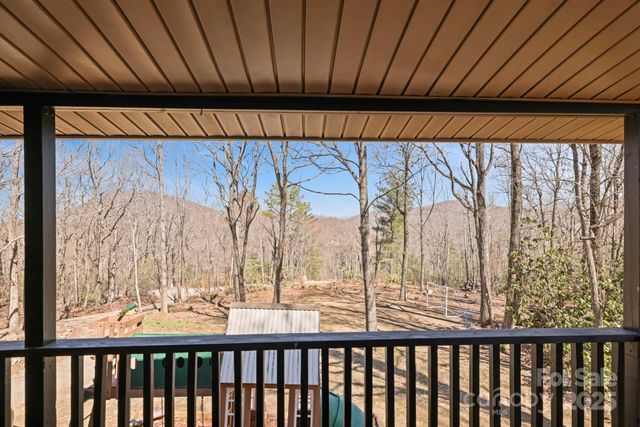 33 Milburn Lane, Hendersonville, NC 28792