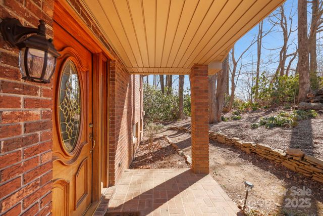 33 Milburn Lane, Hendersonville, NC 28792