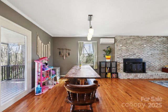 33 Milburn Lane, Hendersonville, NC 28792