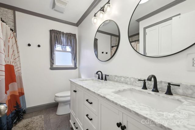 33 Milburn Lane, Hendersonville, NC 28792