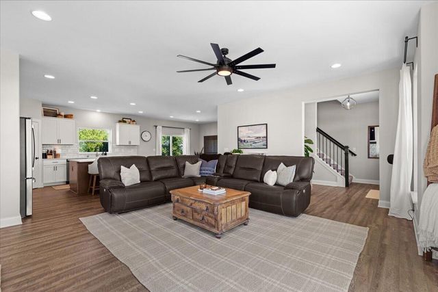 2900 Loretta LANE, West Bend, WI 53090
