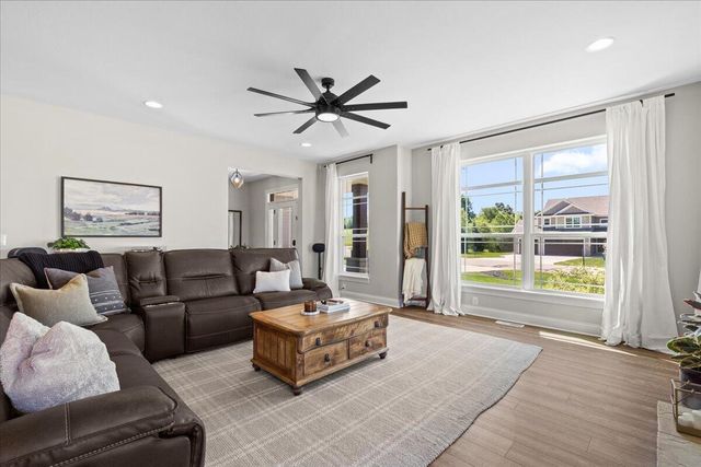 2900 Loretta LANE, West Bend, WI 53090