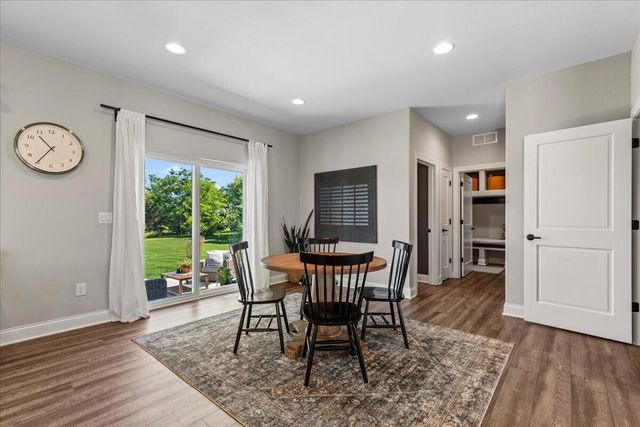 2900 Loretta LANE, West Bend, WI 53090