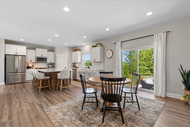 2900 Loretta LANE, West Bend, WI 53090