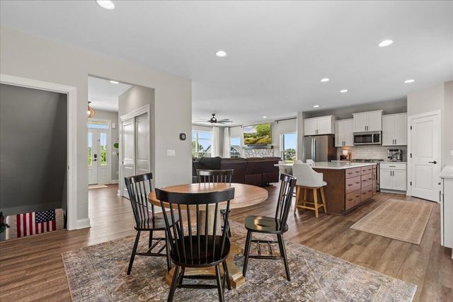 2900 Loretta LANE, West Bend, WI 53090