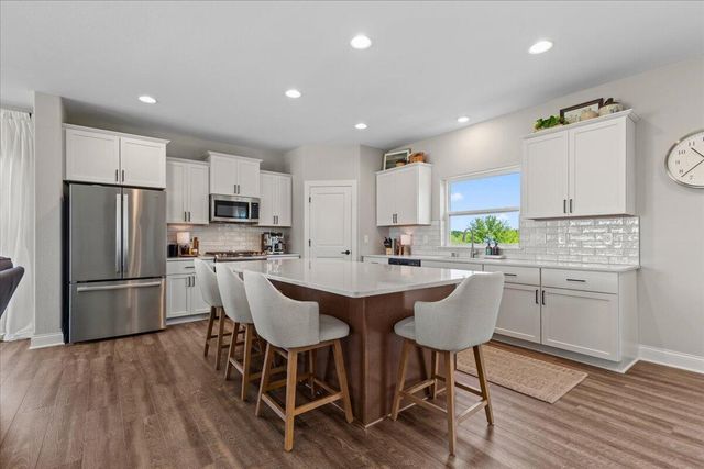 2900 Loretta LANE, West Bend, WI 53090