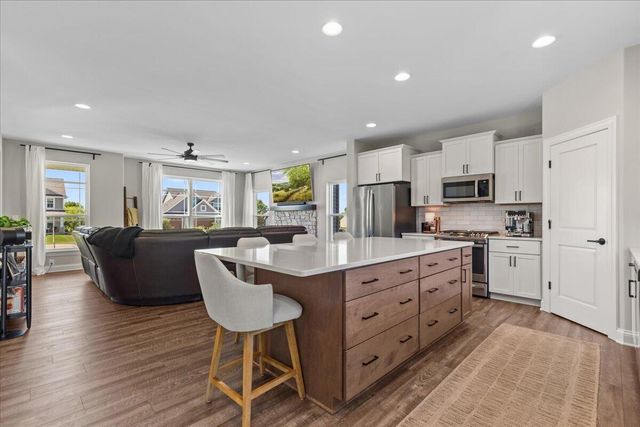 2900 Loretta LANE, West Bend, WI 53090