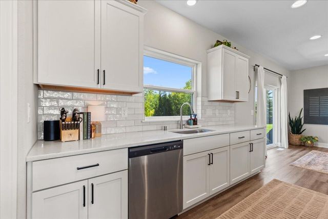 2900 Loretta LANE, West Bend, WI 53090