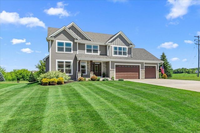 2900 Loretta LANE, West Bend, WI 53090
