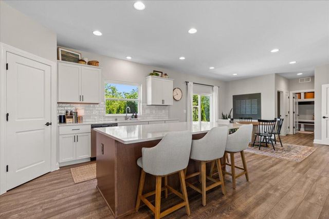 2900 Loretta LANE, West Bend, WI 53090
