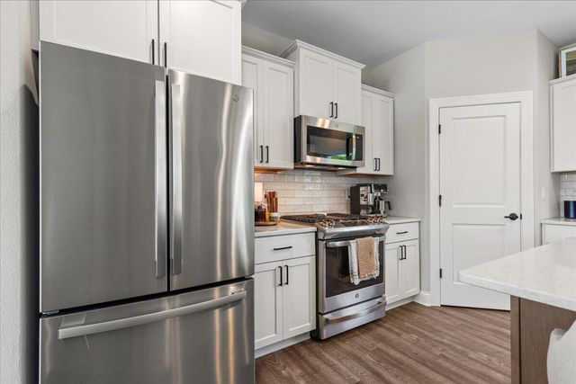 2900 Loretta LANE, West Bend, WI 53090