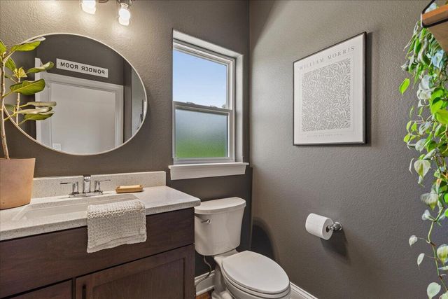 2900 Loretta LANE, West Bend, WI 53090