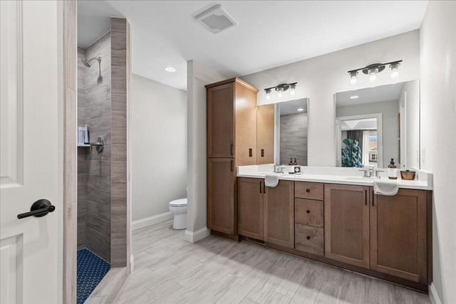 2900 Loretta LANE, West Bend, WI 53090