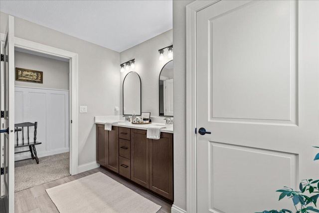 2900 Loretta LANE, West Bend, WI 53090