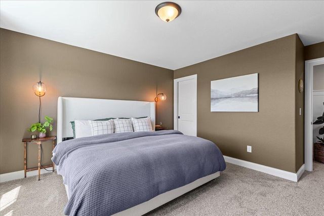 2900 Loretta LANE, West Bend, WI 53090