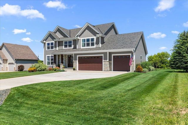 2900 Loretta LANE, West Bend, WI 53090