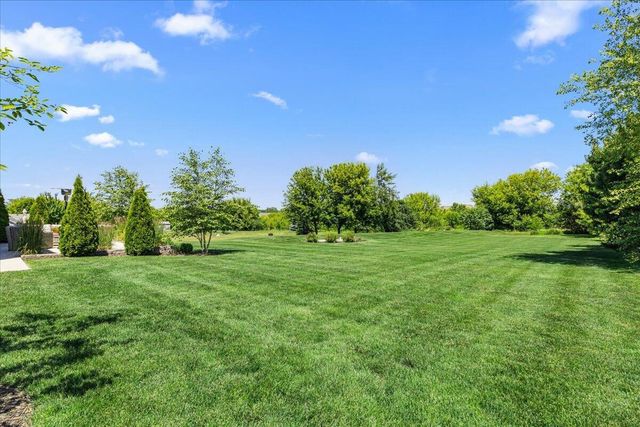 2900 Loretta LANE, West Bend, WI 53090