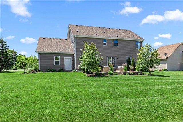 2900 Loretta LANE, West Bend, WI 53090