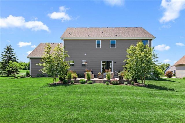 2900 Loretta LANE, West Bend, WI 53090