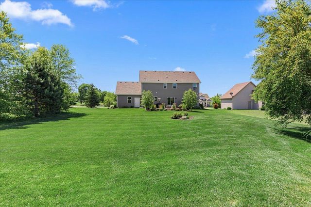 2900 Loretta LANE, West Bend, WI 53090